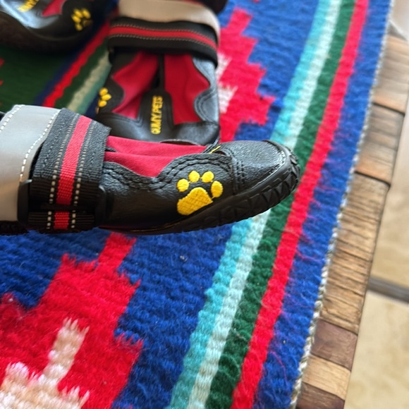 Qumy Pets Dog Shoes size 6 NWOT ♥️ - Picture 3 of 4